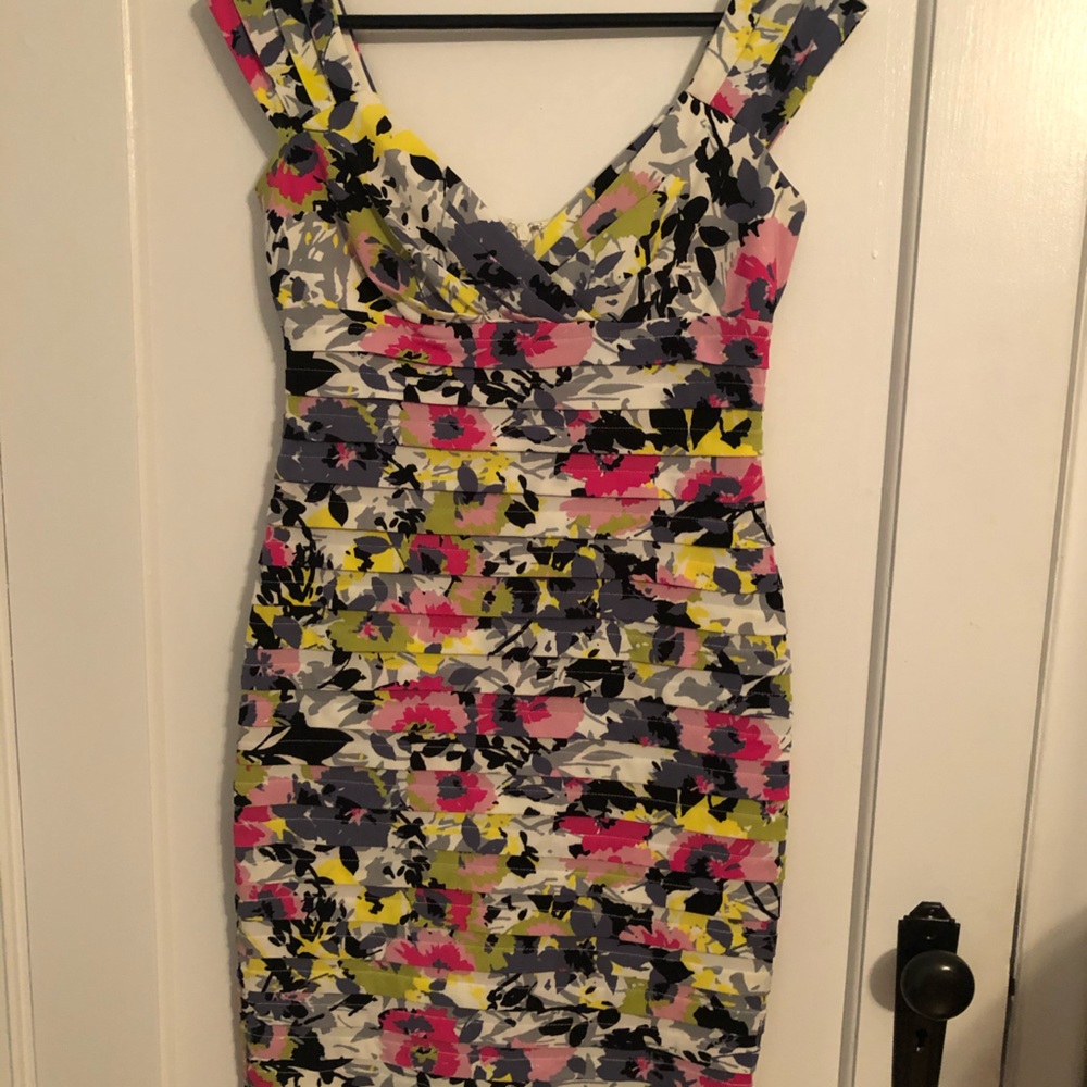 Body Hugging Floral Cocktail Dress - size 2 Petite